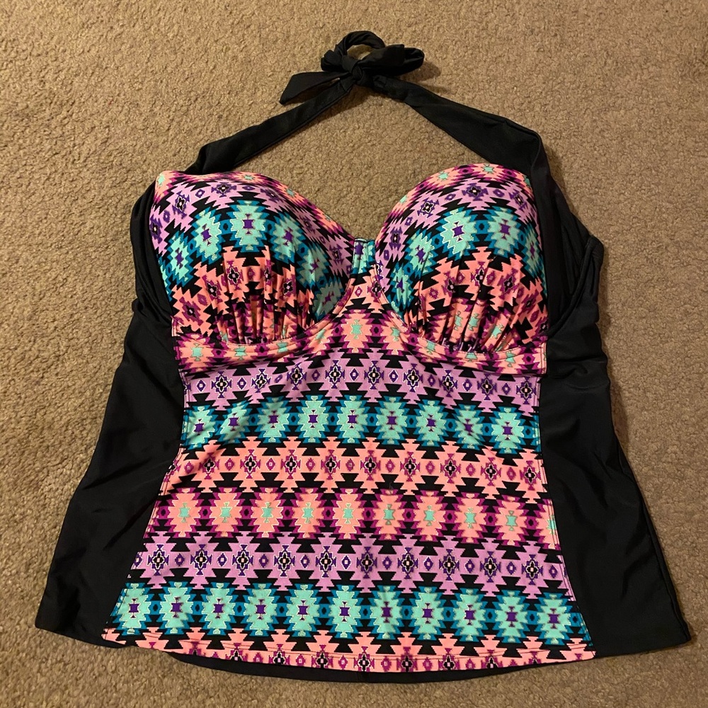 Women’s plus size swim suit top